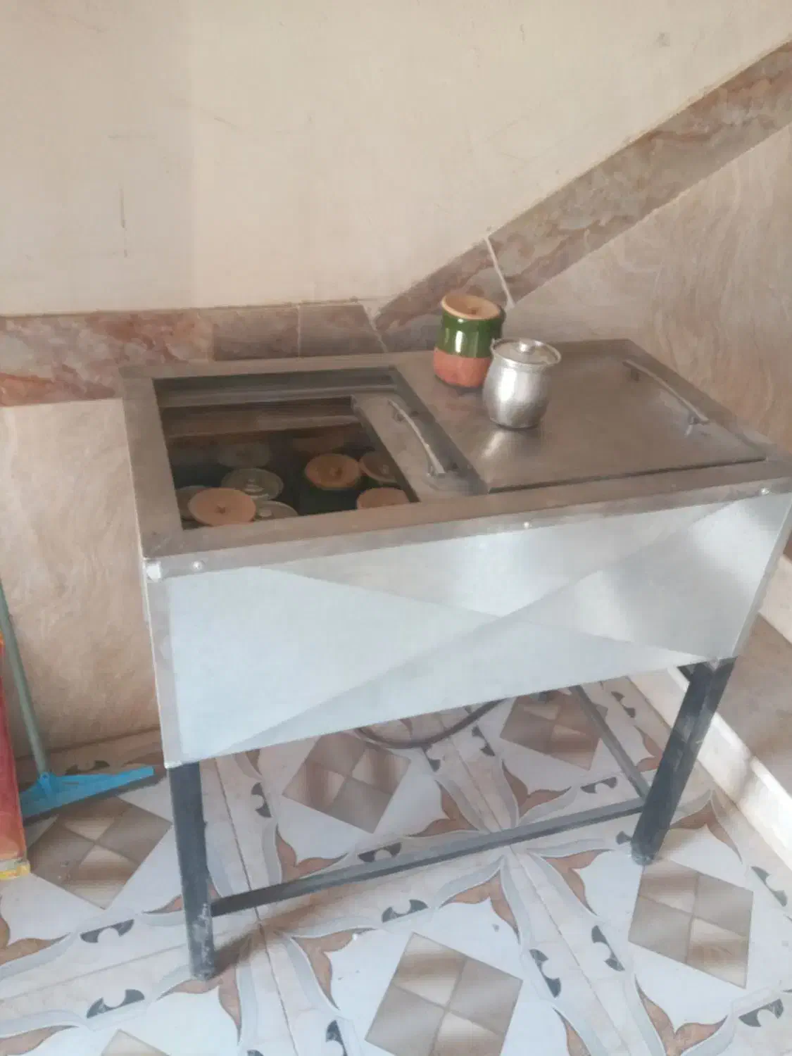 لوازم غذا خوری|میز و صندلی غذاخوری|میانه, |دیوار