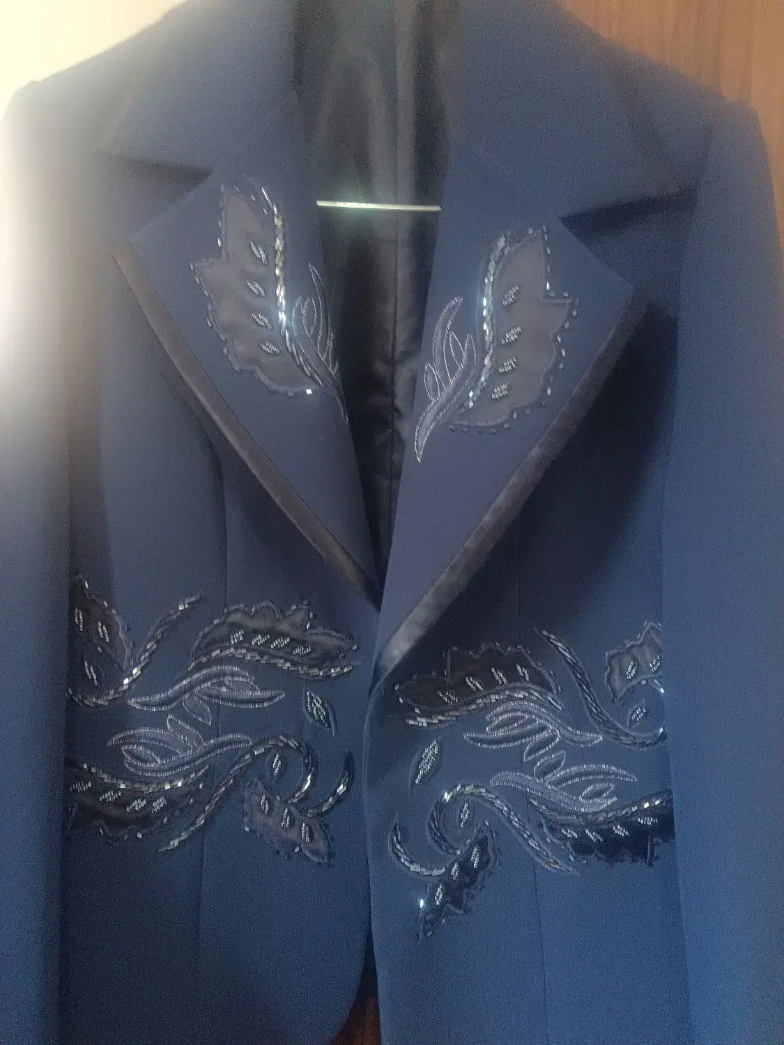 لباس گرم|لباس|اشتهارد, |دیوار