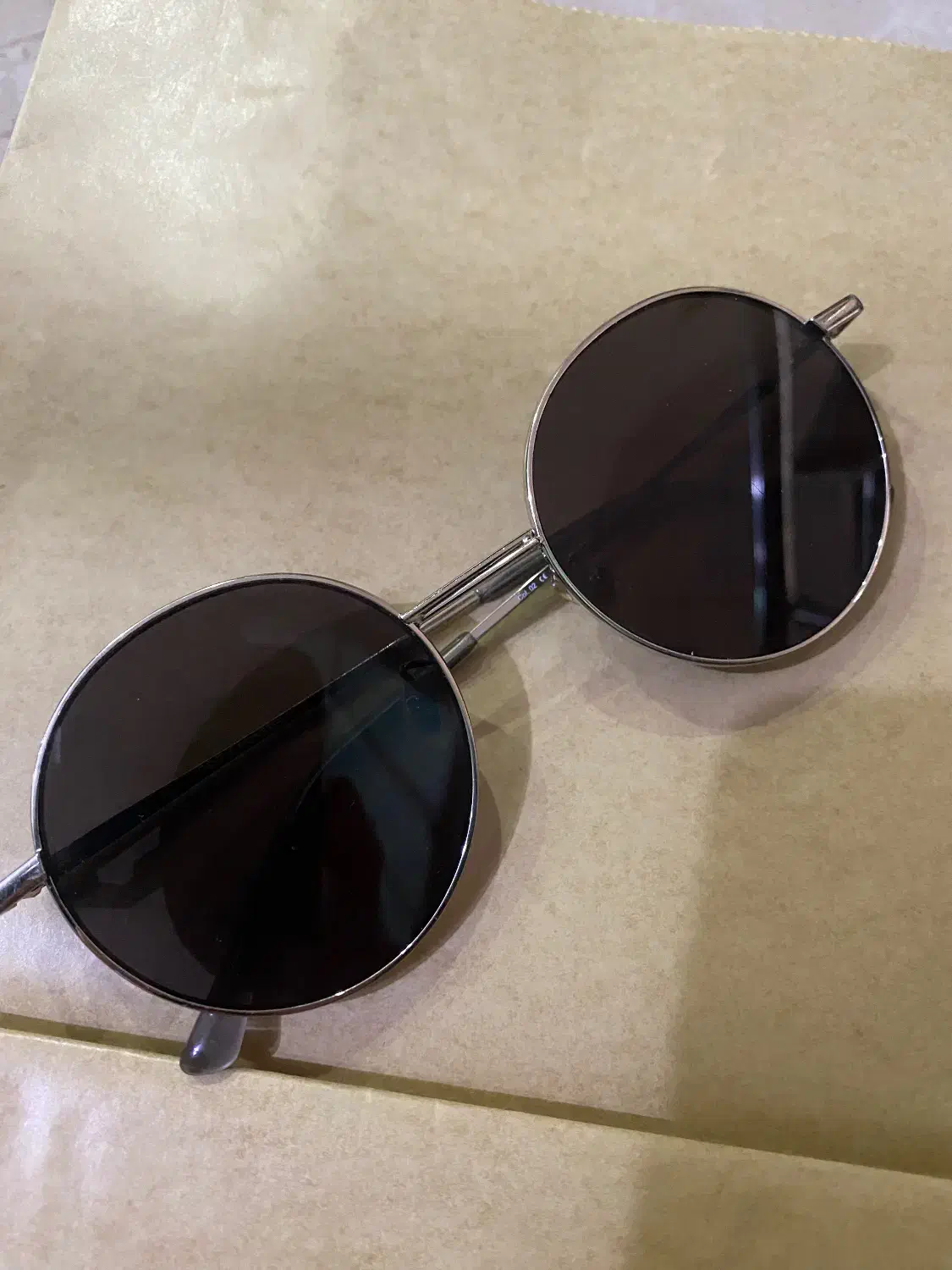 عینک گرد مناسب انواع فرم صورت|زیورآلات و اکسسوری|شیراز, قدوسی غربی|دیوار