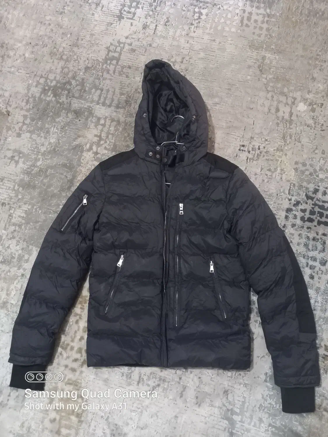 کاپشن|لباس|باقرشهر, |دیوار