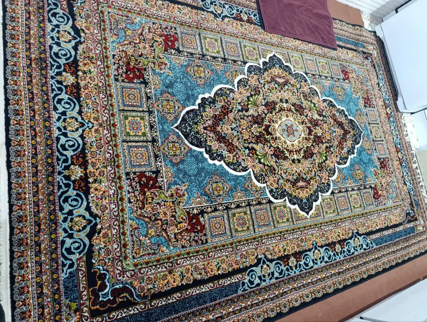 دوعددفرش نه متری بایه عدد شش متری مثل هم|فرش|آق قلا, |دیوار