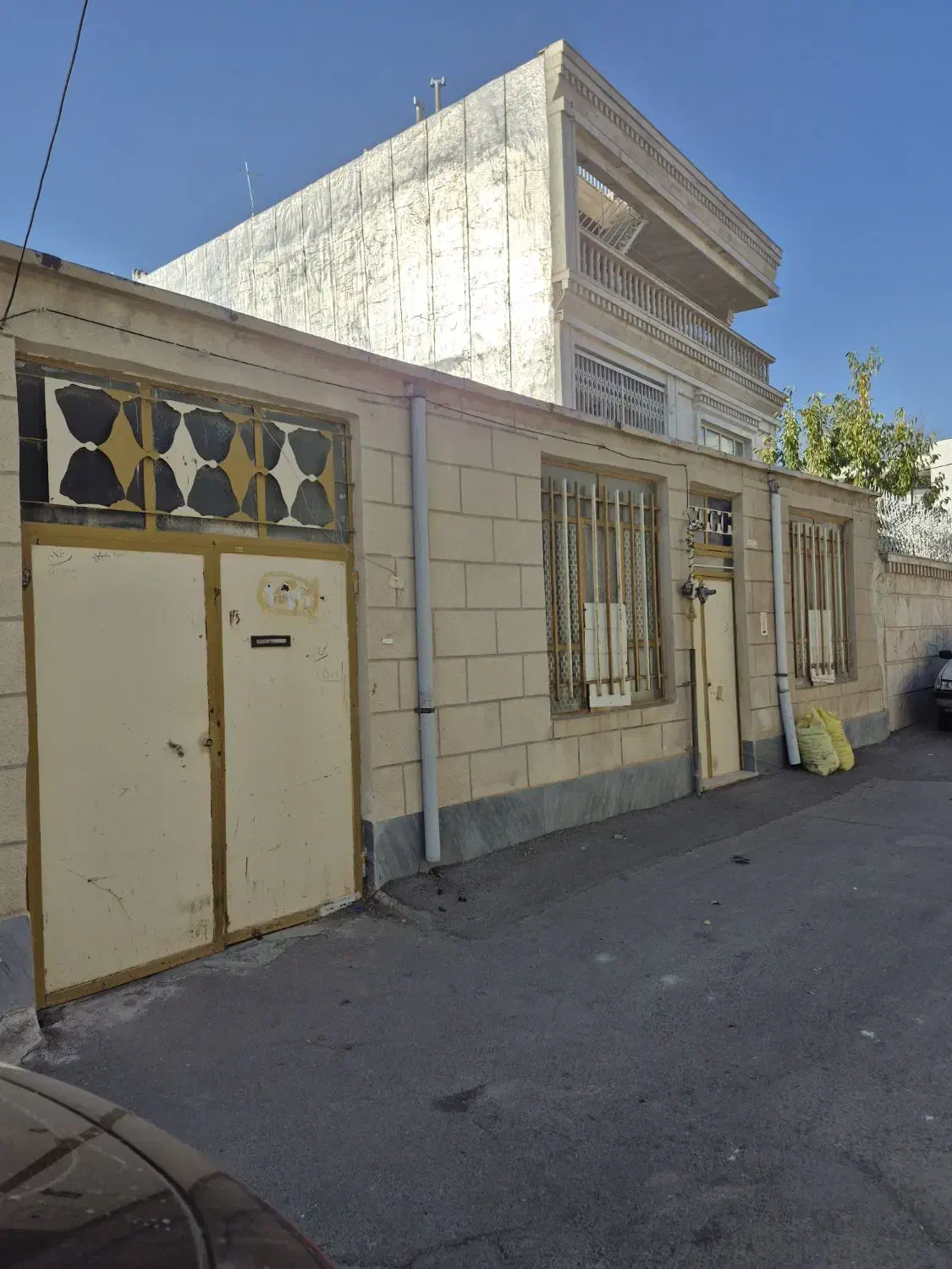 ساختمان گلنگی واقع در تویسرکان دو واحد مجزاست|فروش زمین و ملک کلنگی|تویسرکان, |دیوار