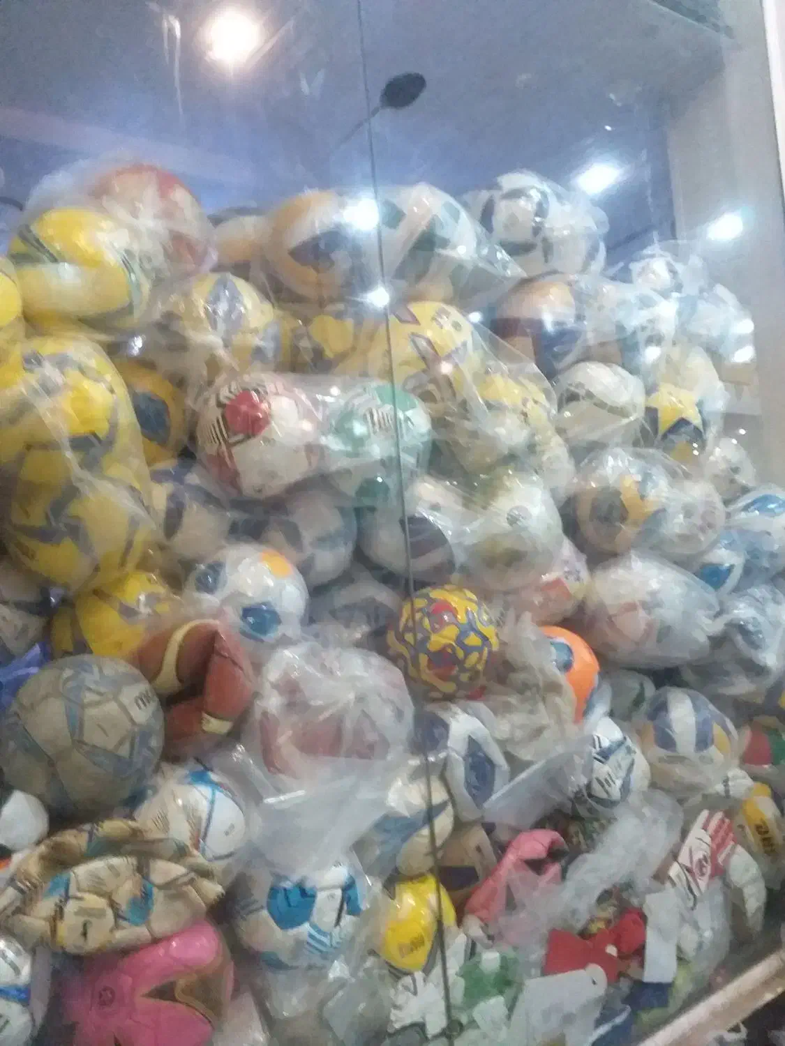 انواع توپ فوتبال وفوتسال والیبال از ۵۰۰تایکو۲۰۰|ورزش‌های توپی|تهران, جوادیه تهرانپارس|دیوار