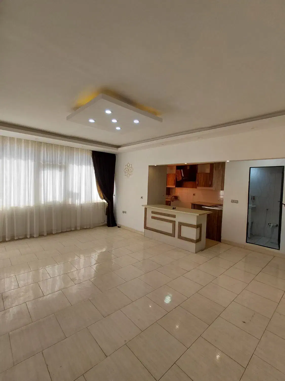 اپارتمان دوخوابه ارم آرین|فروش آپارتمان|صدرا-فارس, فاز ۱|دیوار