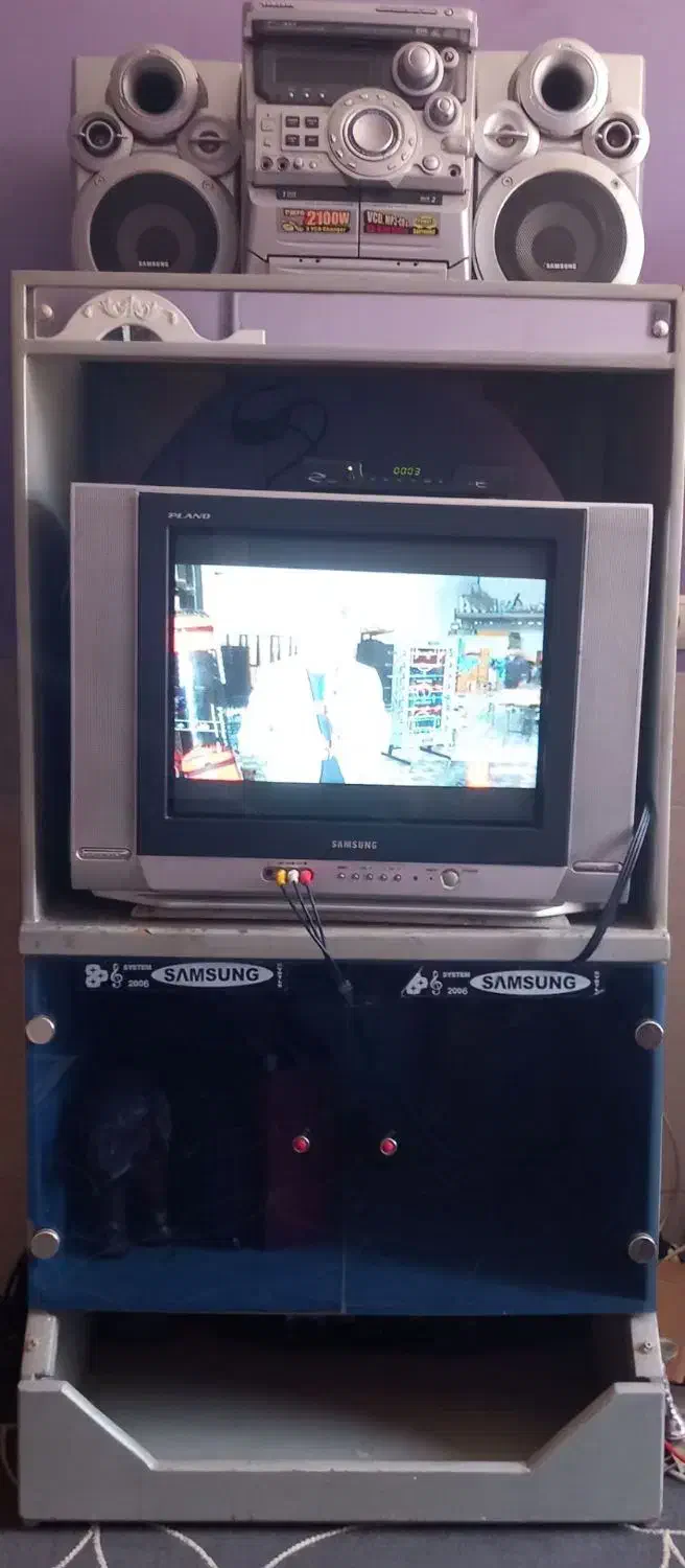 تلویزیون ۲۱ اینچ سامسونگ ومیز|تلویزیون و پروژکتور|سیرجان, |دیوار