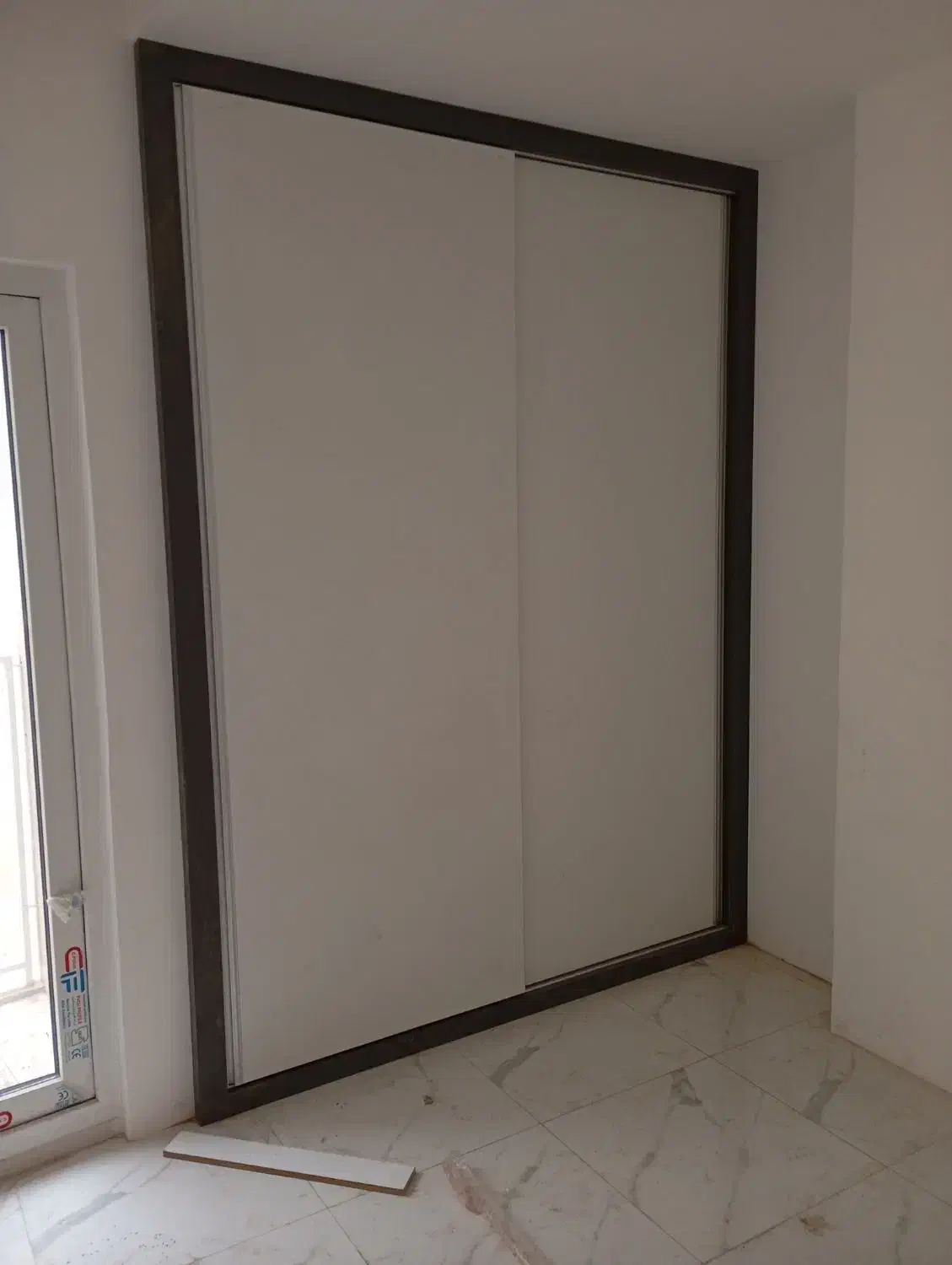 ساخت و نصب.دربهای چوبی و کمد دیواری و..|جاکفشی، کمد، دراور|قزوین, |دیوار