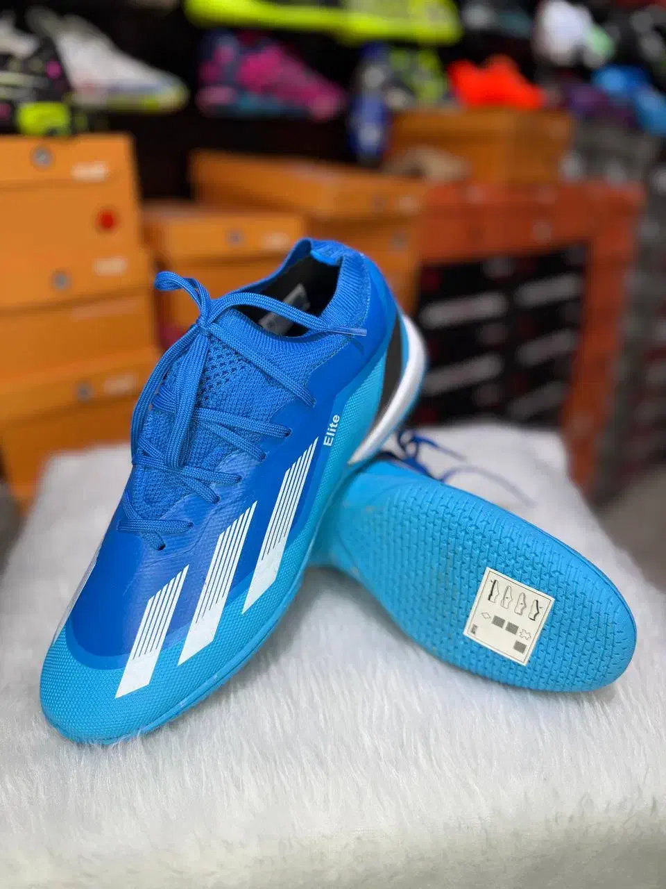 کفش فوتسال|کیف، کفش، کمربند|چمران, |دیوار