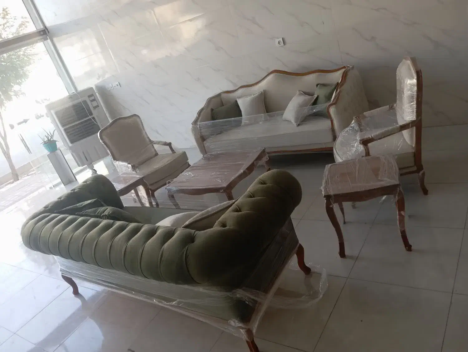 مبل ابزاری همراه میز عسلی و چستر|مبلمان خانگی و میز عسلی|باغستان, |دیوار