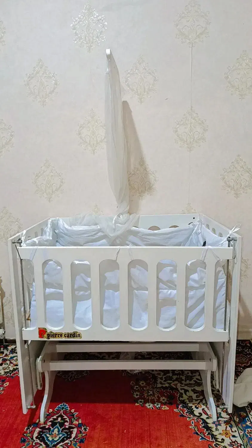 تخت گهواره ای کنار مادر|تخت و سرویس خواب|هشتگرد, فاز ۳ مهستان|دیوار