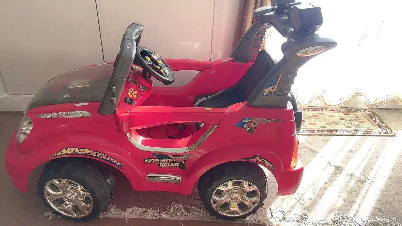 ماشین شارژی بزرگ و قوی حراج|اسباببازی|تهران, شهرک شهید رجایی (کوی نوبنیاد)|دیوار