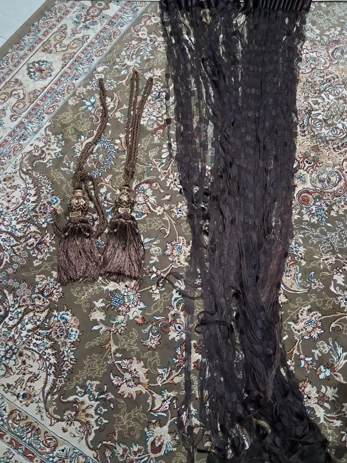 ۲ عدد روپرده ای قهوه‌ای تیره|پرده، رانر، رومیزی|نور, |دیوار