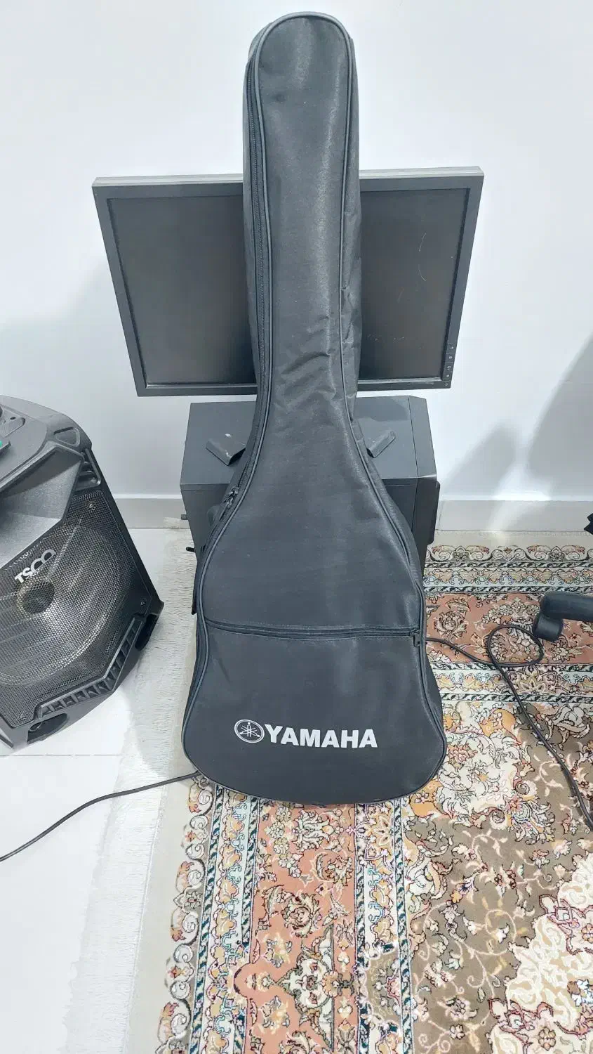 گیتار یاماها c70 اصلی|گیتار، بیس، امپلیفایر|شاهدشهر, |دیوار