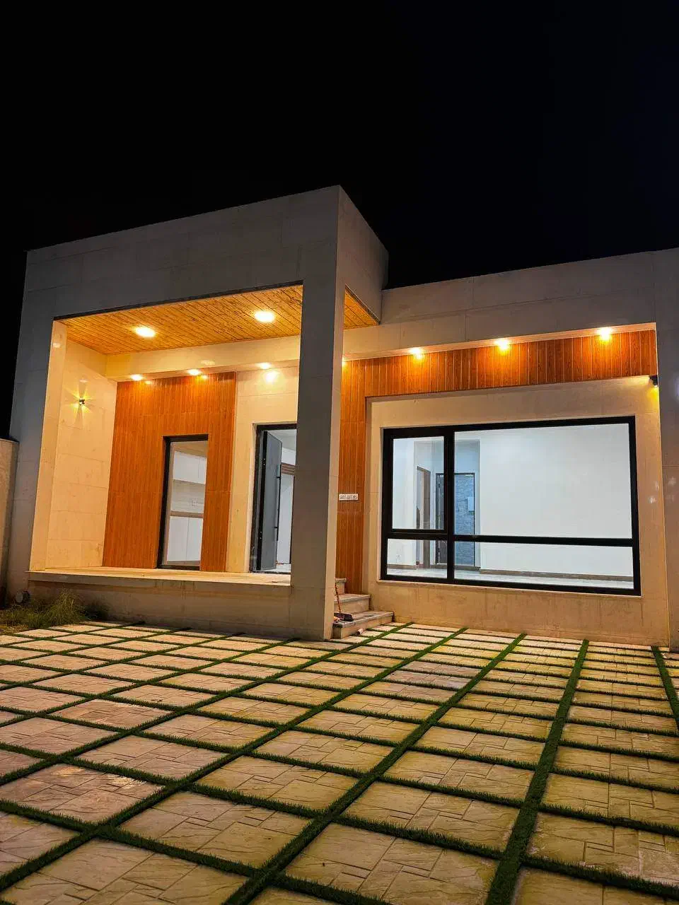 ویلا نوساز نما مدرن و هوشمند سازی شده|فروش خانه و ویلا|خشکبیجار, |دیوار