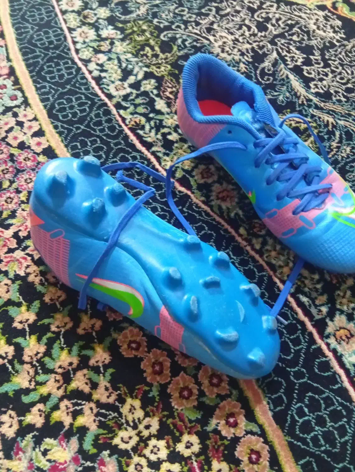 کفش چمن شماره ۳۵|کیف، کفش، کمربند|تربت جام, کشتارگاه|دیوار