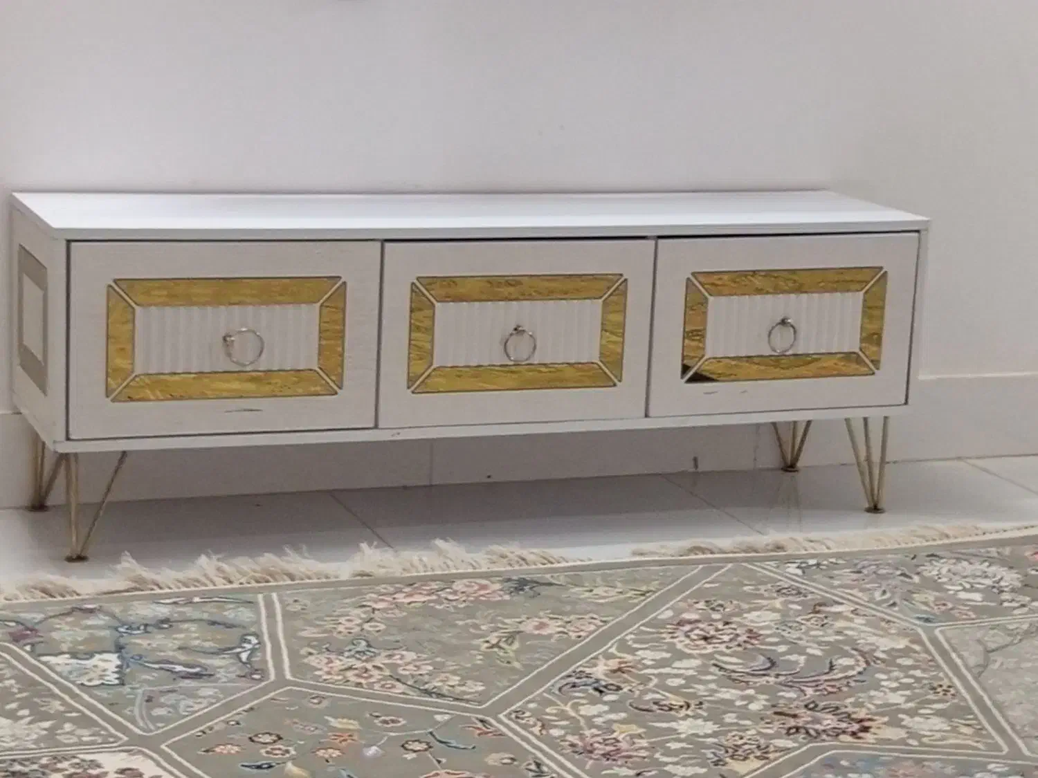 میز تلویزیون در حد نو|میز تلویزیون|تربت جام, میرقوام الدین|دیوار