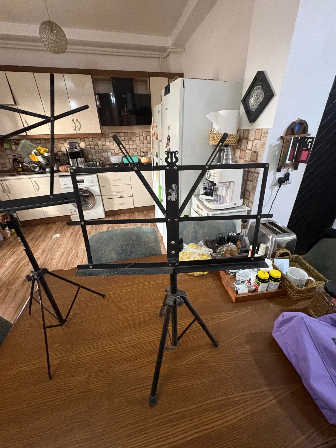 پایه نت|آلات موسیقی|لاهیجان, شهید آوینی|دیوار