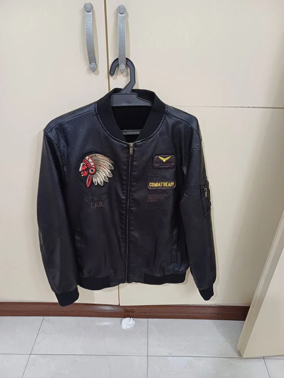 کاپشن نو|لباس|ری, دیلمان|دیوار