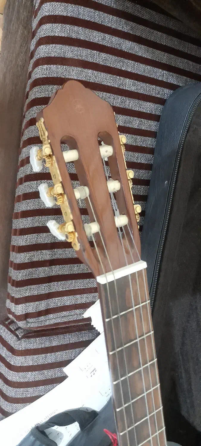 گیتارc70|گیتار، بیس، امپلیفایر|قم, شهرک مهدیه (مدرس)|دیوار