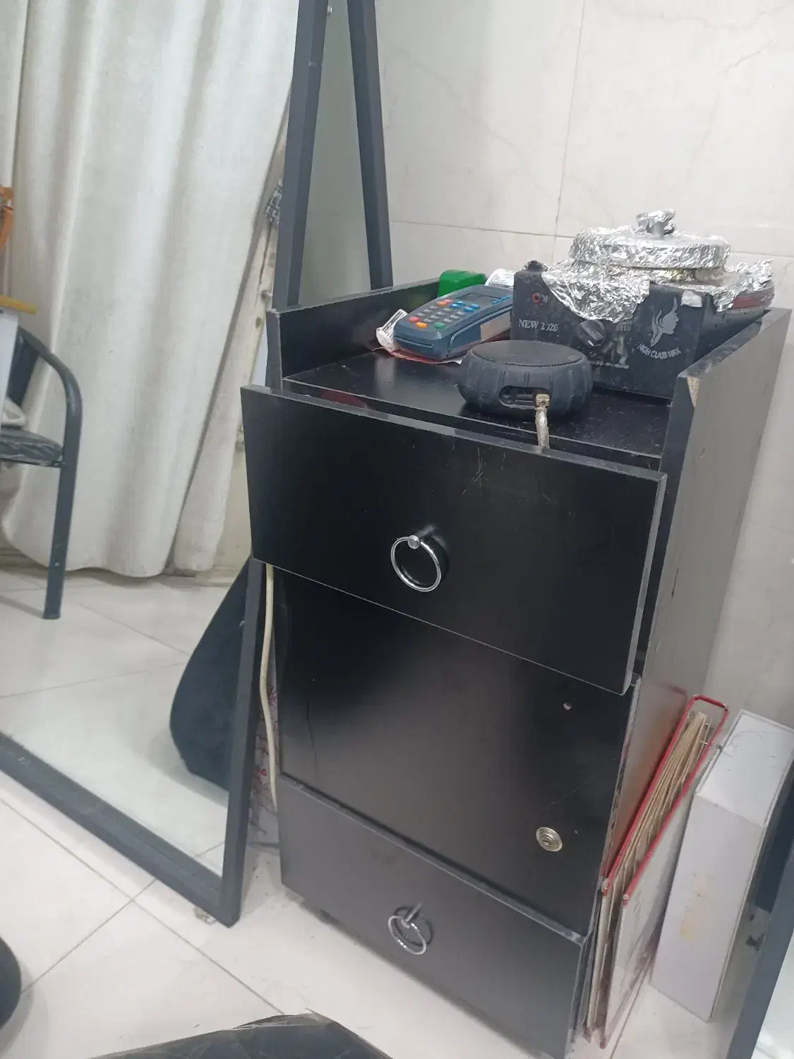 اینه  ترولی|آینه|تهران, امام زاده حسن|دیوار