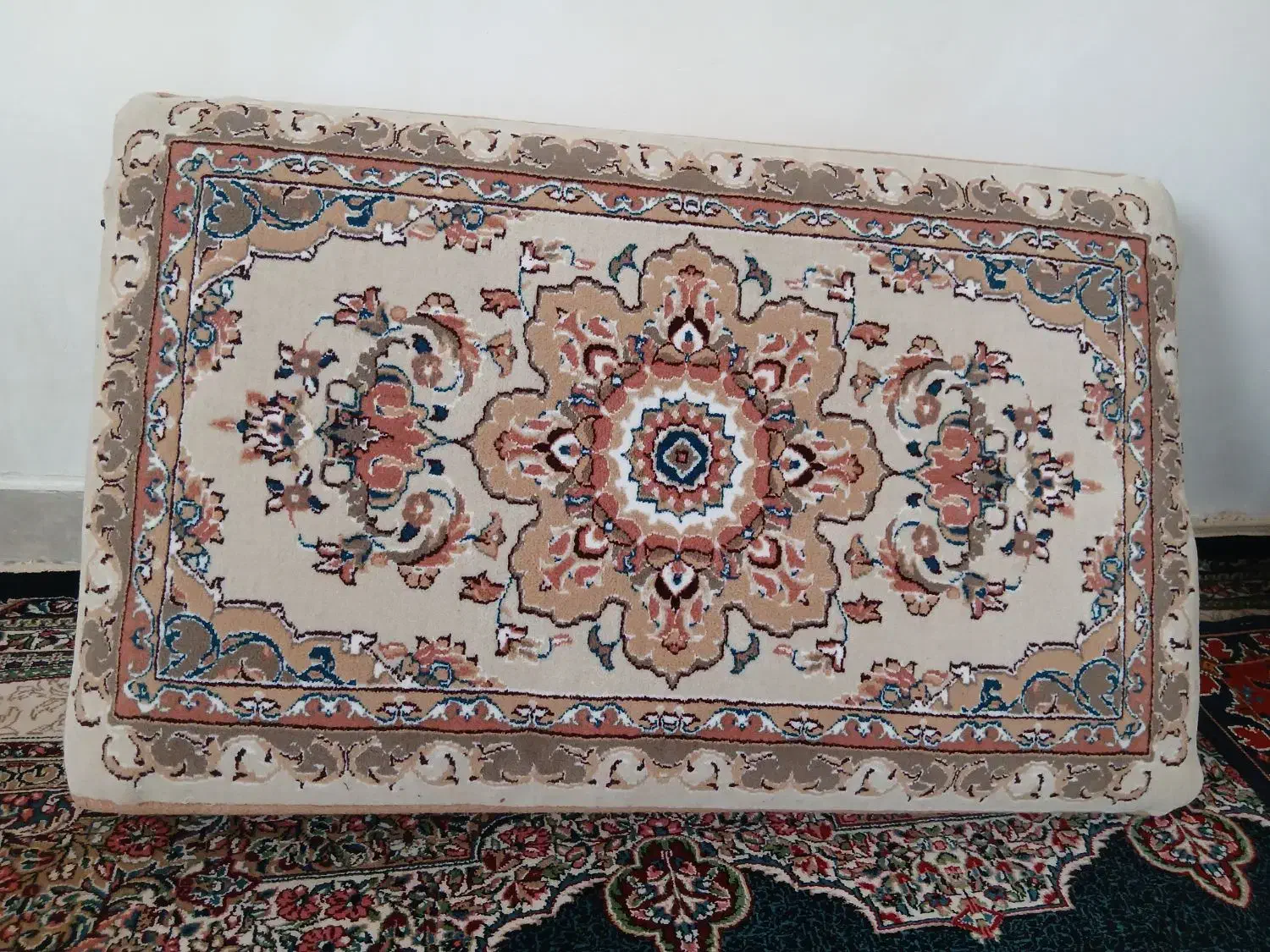 ۲ عدد پشتی|پشتی|شازند, |دیوار