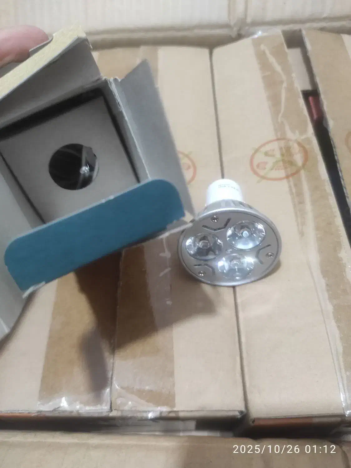 تعدادی لامپ کاملا نو|لامپ و چراغ|خوی, |دیوار