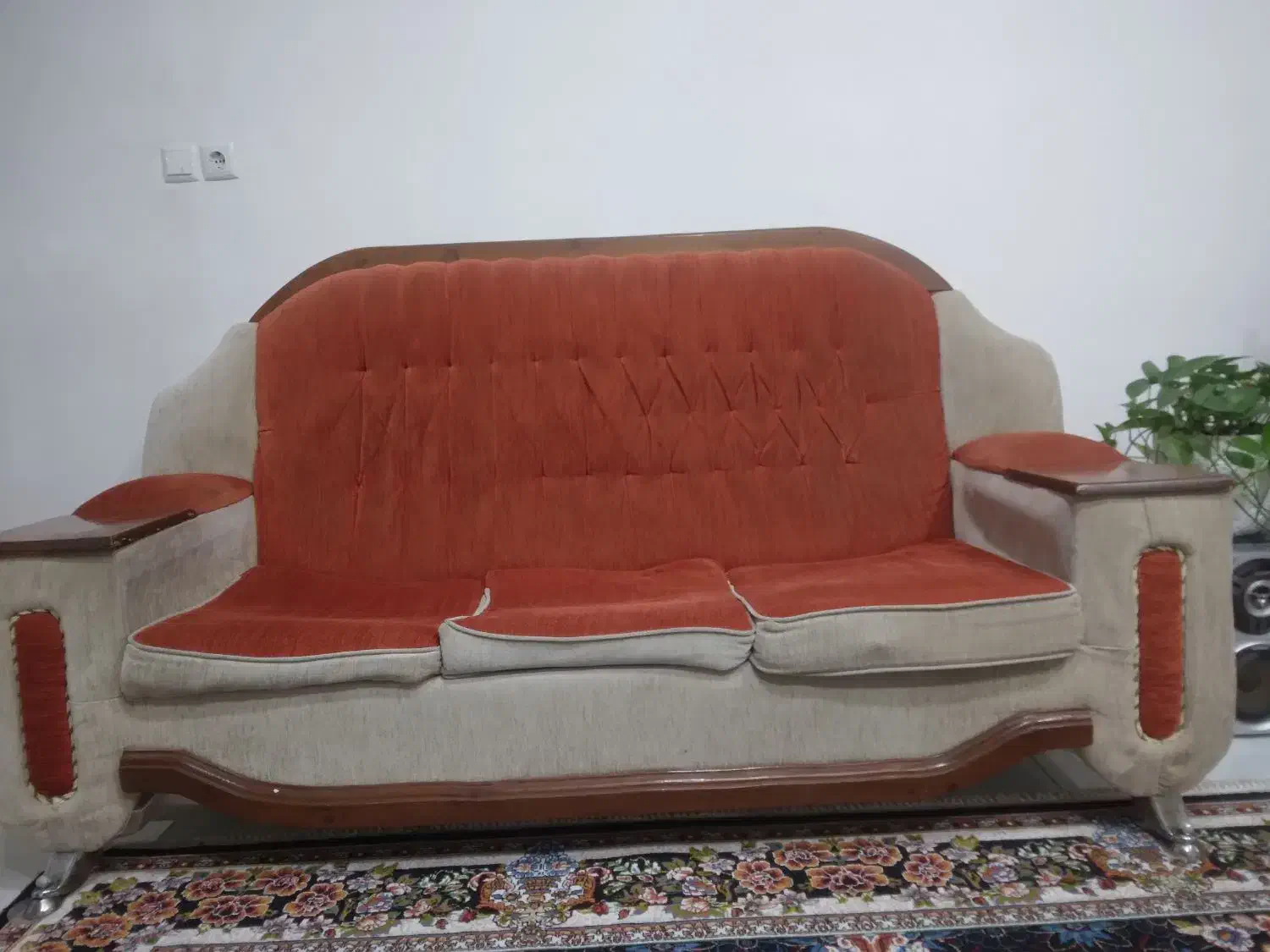 مبل راحتی|مبلمان خانگی و میز عسلی|تالش, هشتپر|دیوار