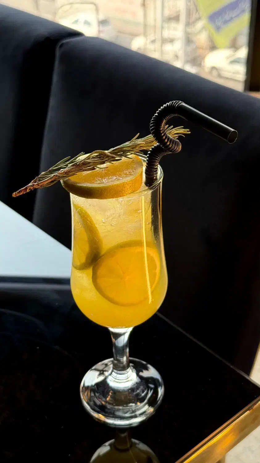 نیازمند باریستا خانوم و آقا جوان به صورت نیمه وقت|استخدام خدمات فروشگاه و رستوران|تهران, حکمت|دیوار