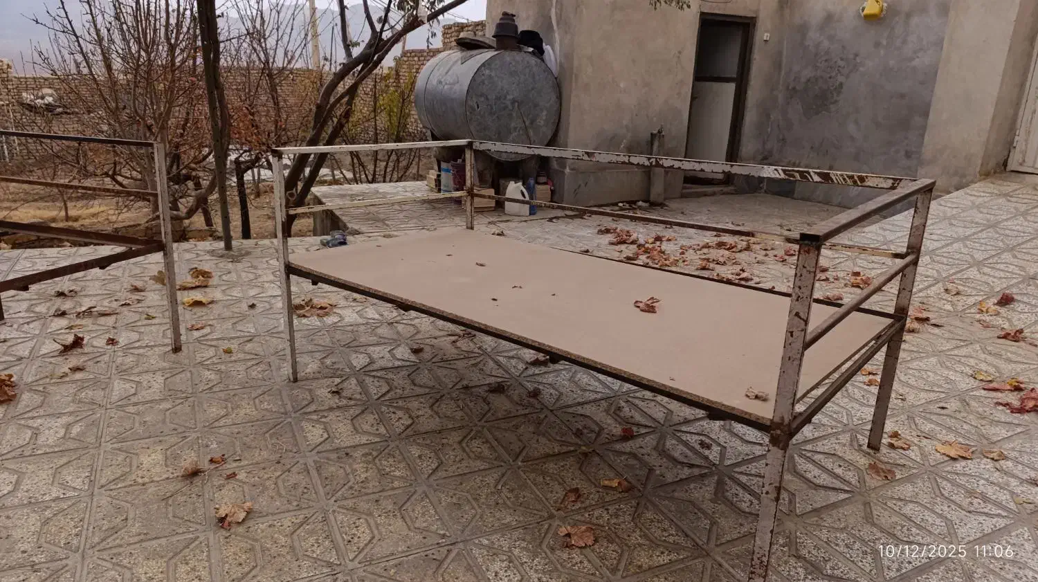 تخت سنتی فلزی(۳عدد)|مبلمان خانگی و میز عسلی|دامغان, |دیوار