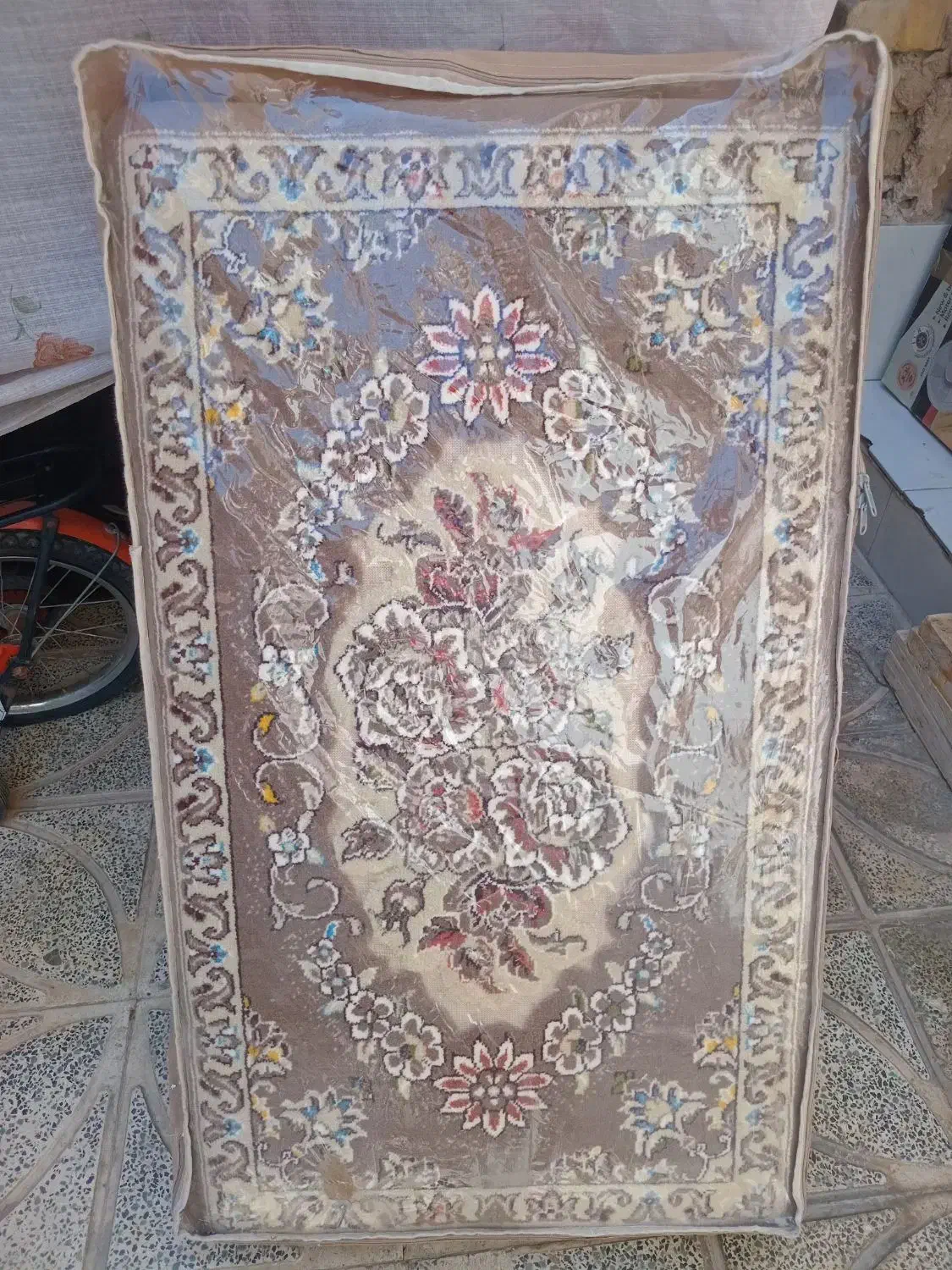 پشتی درحدنو|پشتی|اصفهان, مارچین|دیوار