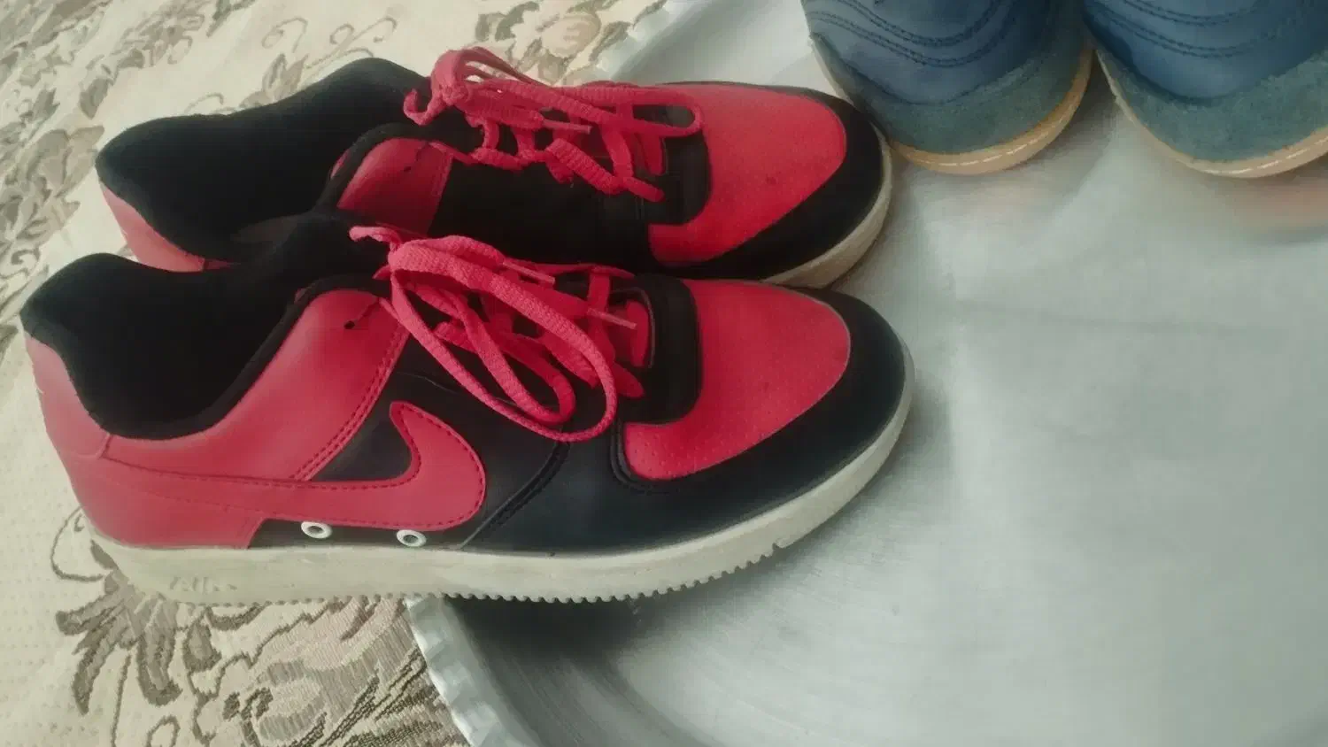 کفش کتونی، سالنی، ۴۲و ۴۳+لباس مرزبانی|کیف، کفش، کمربند|سبزوار, ولیعصر (نجار آباد)|دیوار