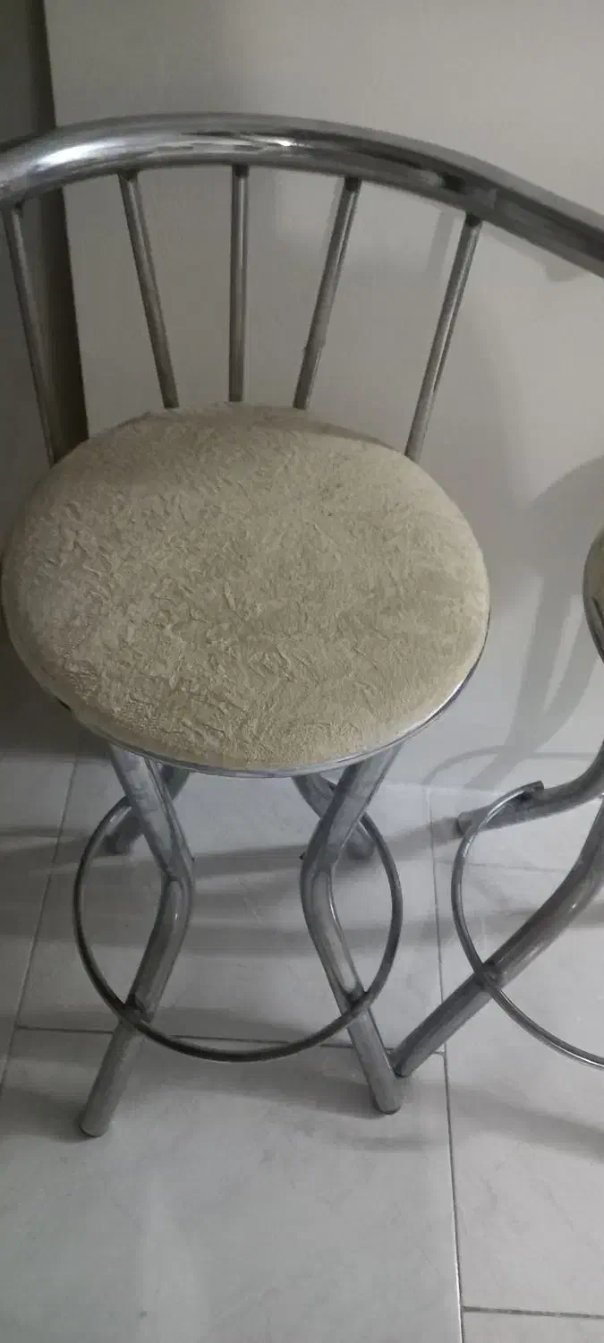 ۲ عدد صندلی اپن قیمت عالی یک عدد تخت نوجوانی فلزی|میز و صندلی غذاخوری|همدان, |دیوار