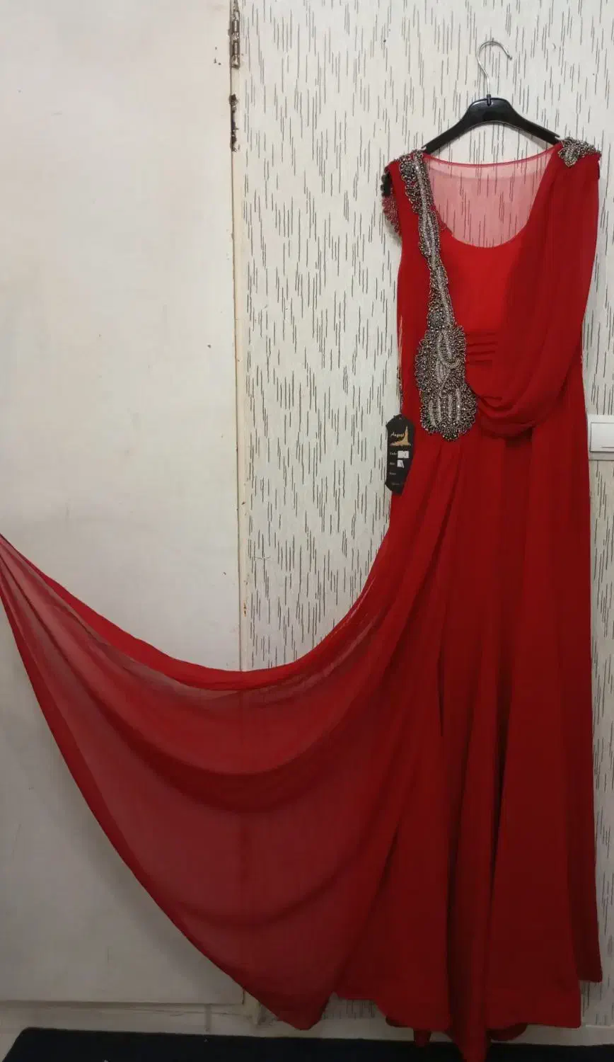 لباس مجلسی|لباس|کوهسار (البرز), |دیوار