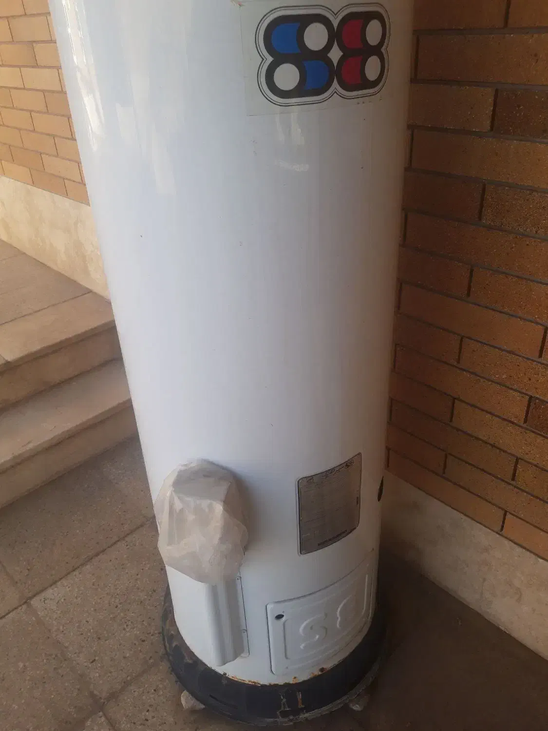 ابگرمکن ایستاده نیاز به تعمیر|آبگرمکن، پکیج، شوفاژ|کرمان, |دیوار