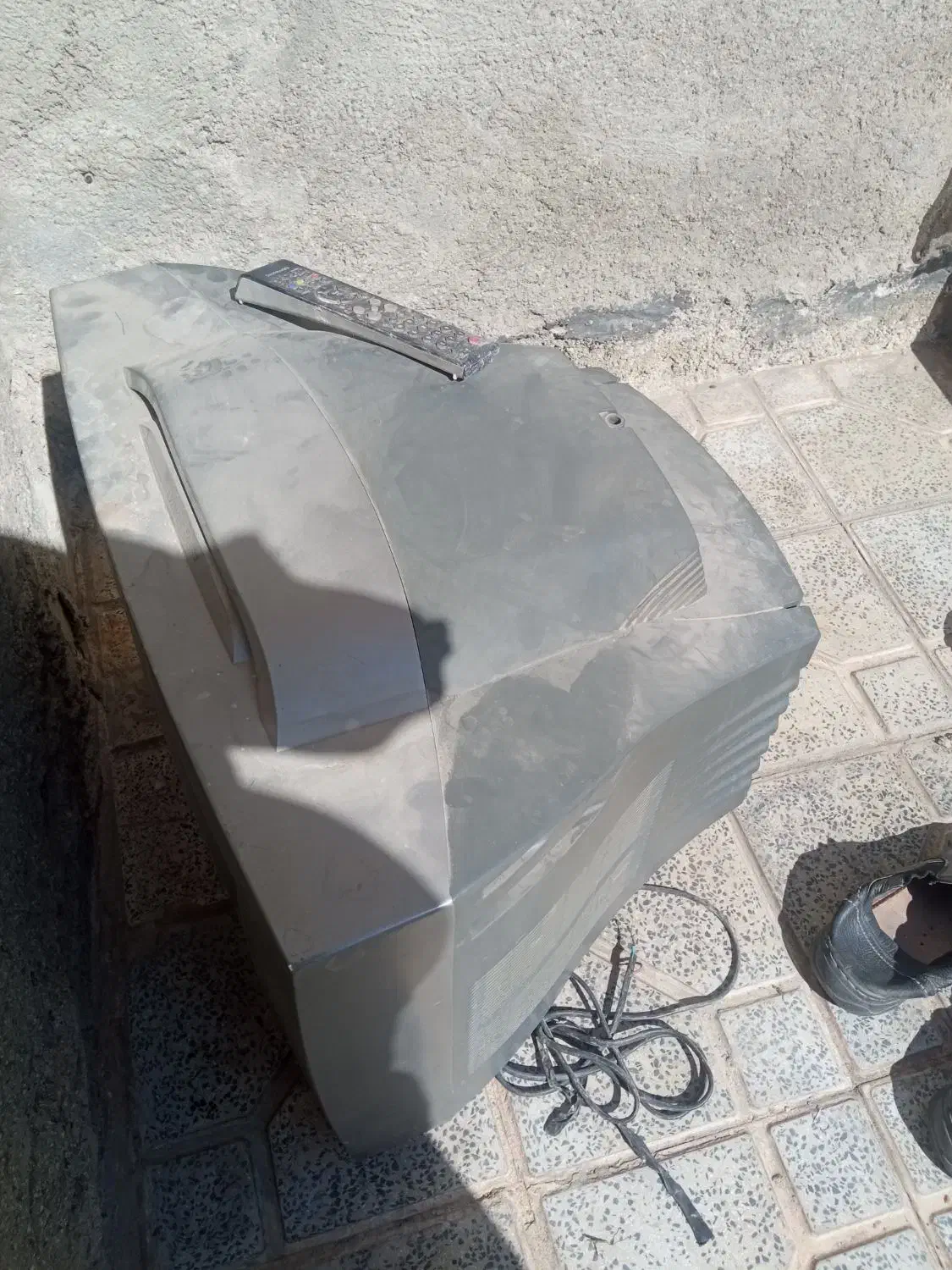 تلویزیون سالم مناسب باغ ویا نصب دوربین|تلویزیون و پروژکتور|همدان, |دیوار