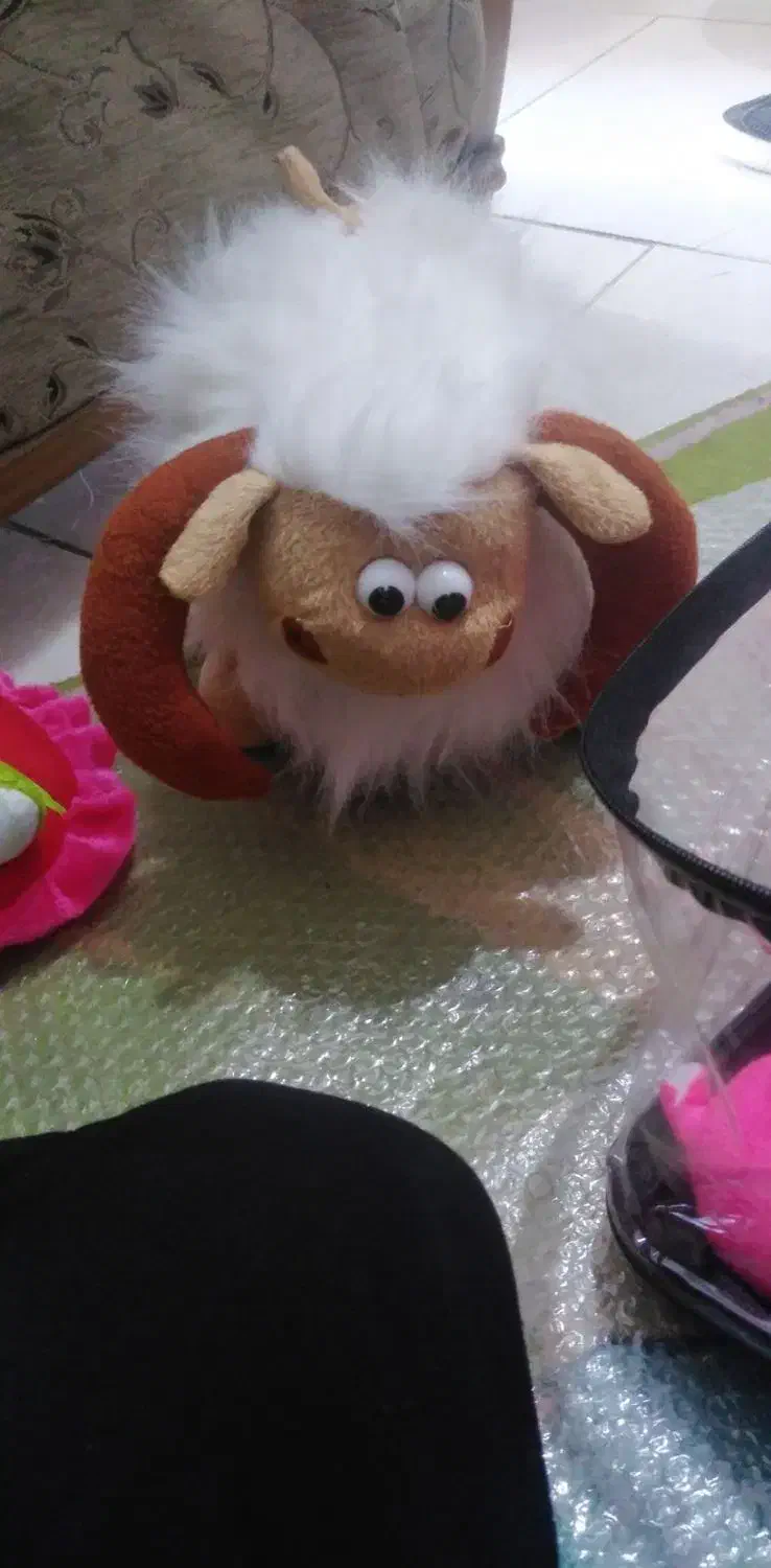 عروسک|اسباب‌‌بازی|بوئین زهرا, |دیوار