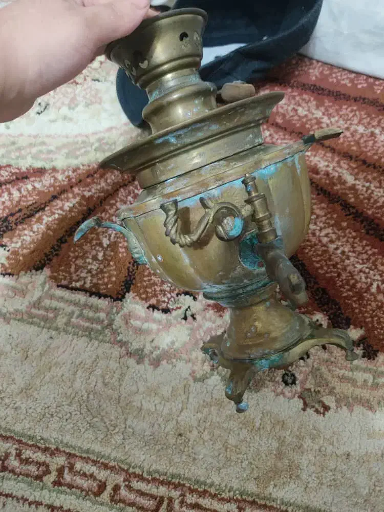 سماور زغالی برنجی 1942|کلکسیون اشیاء عتیقه|رانکوه, |دیوار