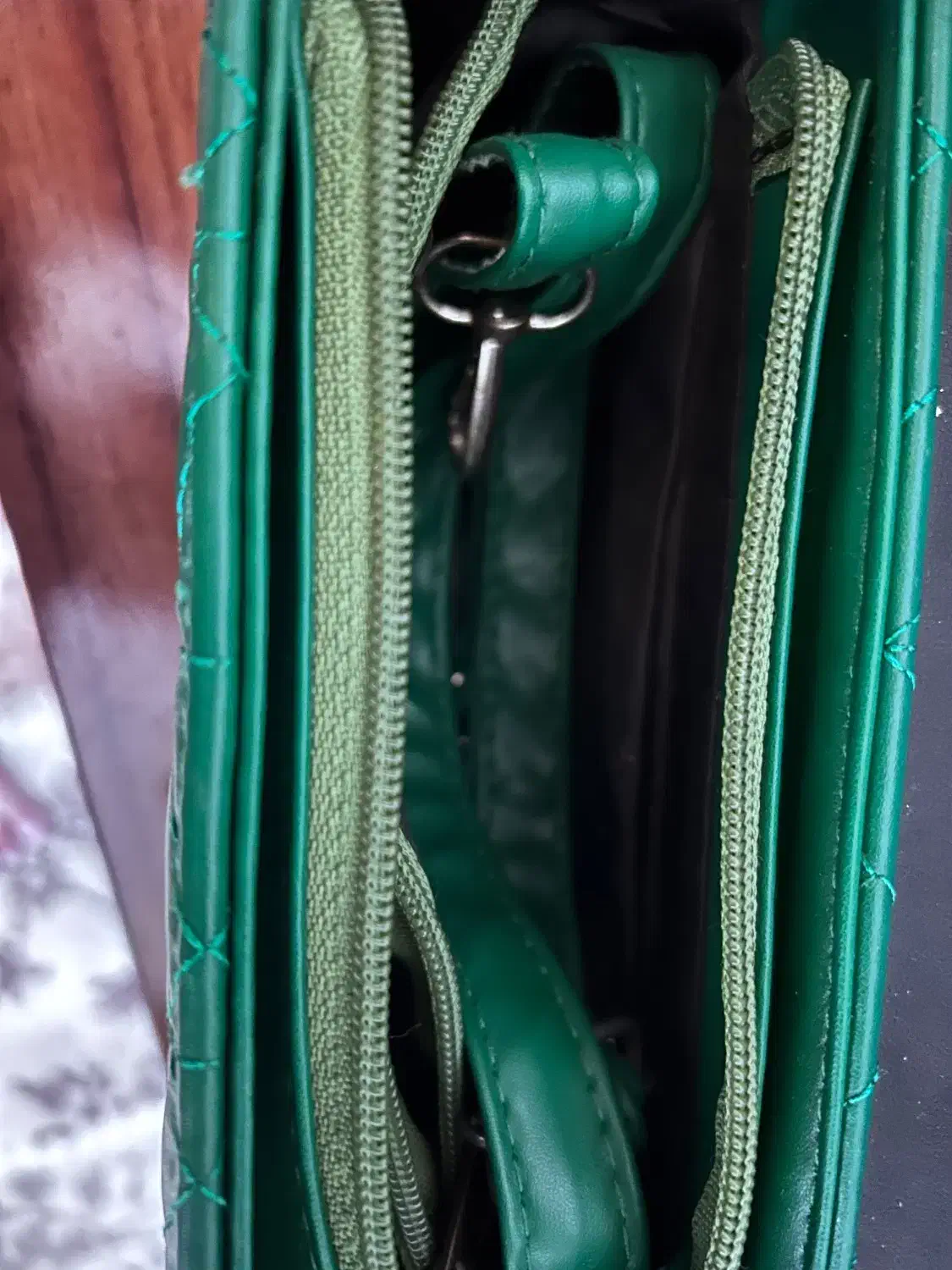 کیف در حد نو|کیف، کفش، کمربند|شیرگاه, |دیوار