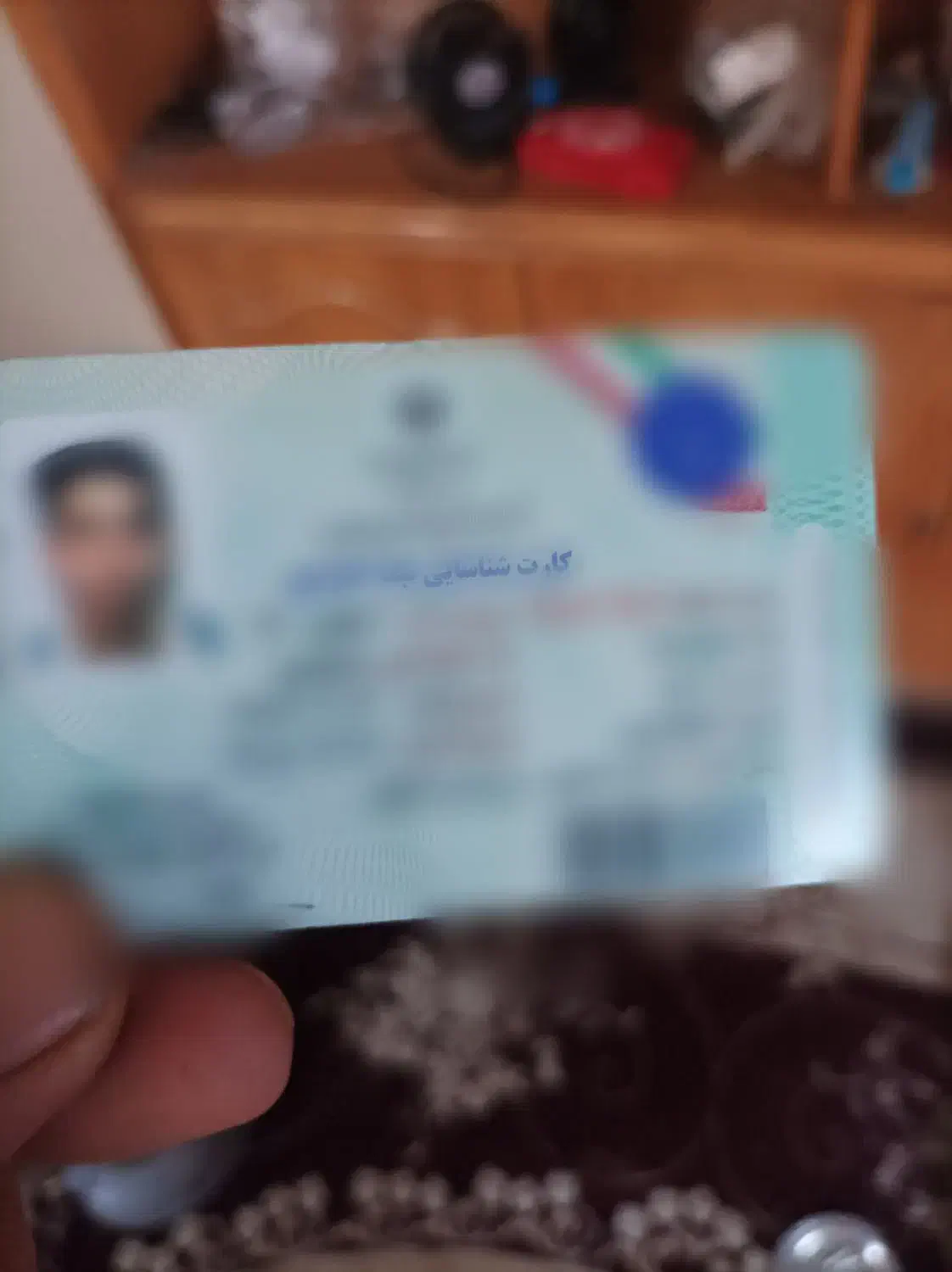 کارت ملی پیدا شده اتباع|اشیا|اصفهان, درب سیبه علیا|دیوار