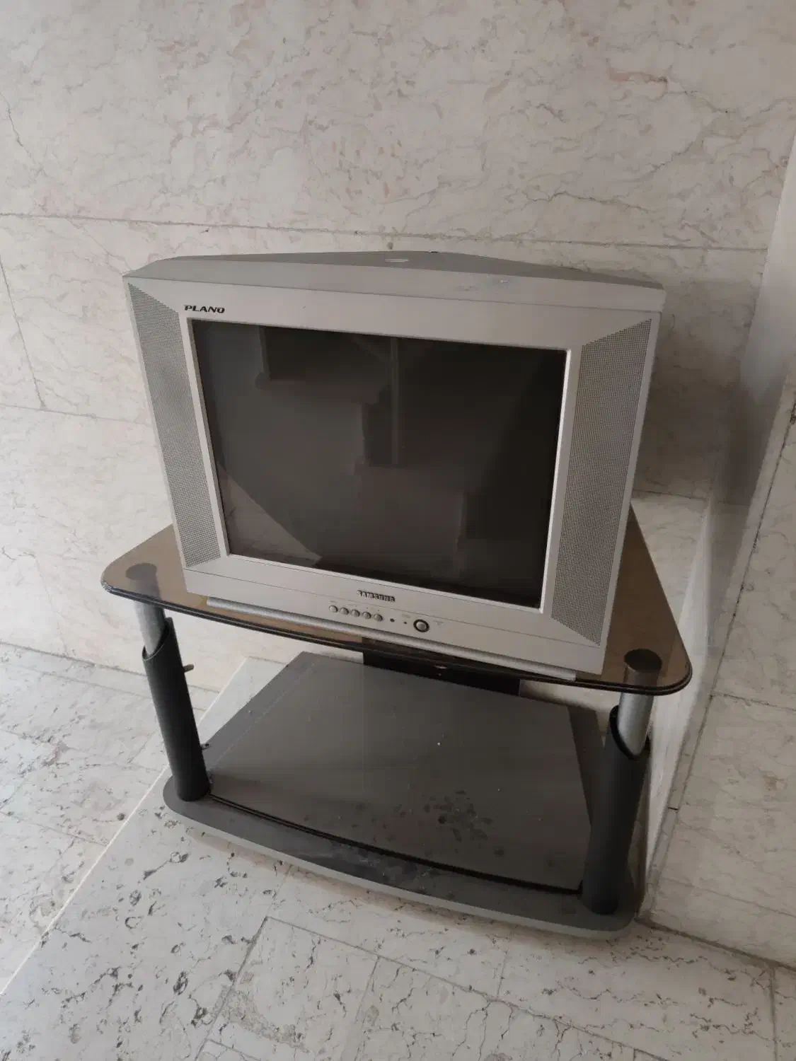 تلویزیون ۲۱ اینچ و میز تلویزیون|تلویزیون و پروژکتور|تهران, شهرک دانشگاه|دیوار