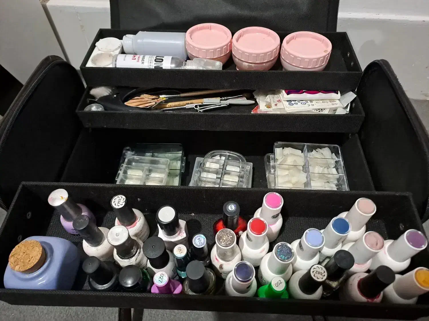 درحد نو|آرایشگاه و سالن‌های زیبایی|فیرورق, |دیوار