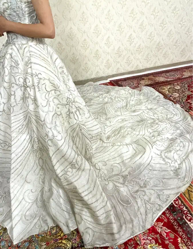لباس عروس|لباس|شیراز, باهنر|دیوار
