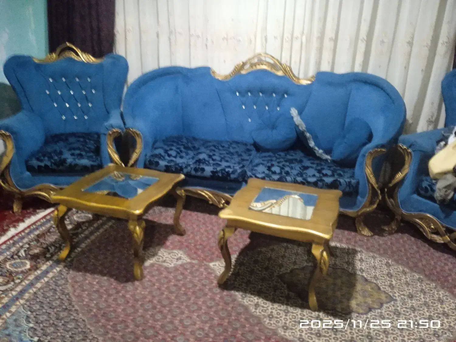 مبل سلطنتی 7نفره آنتیک واستثنایی .بادومیزعسلی.|مبلمان خانگی و میز عسلی|تربت جام, شهید غلام زاده|دیوار