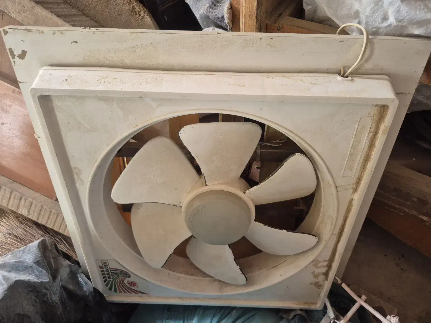 فن تهویه هوا دوتا|پنکه و تصفیه‌کنندهٔ هوا|محلات, |دیوار