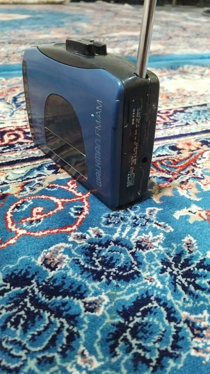 واکمن رادیو سونی|پخشکننده همراه|ری, شهید غیوری (ابن باویه)|دیوار