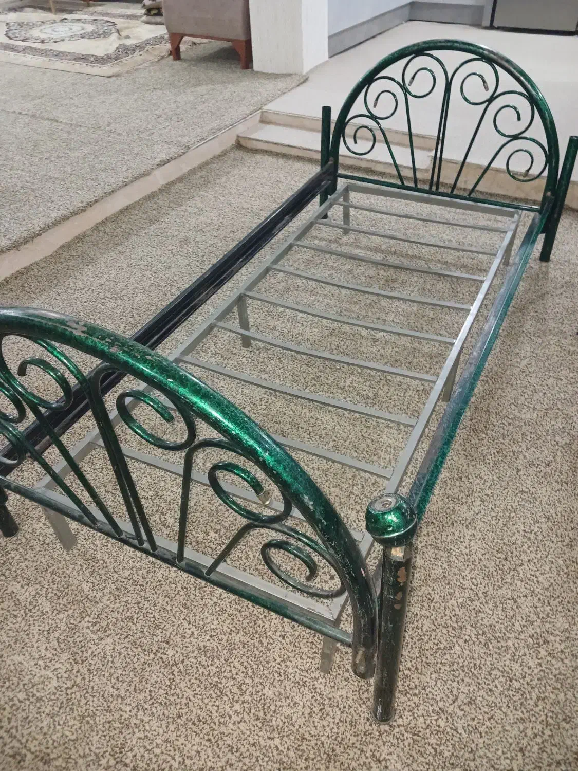 تخت تک نفره فلزی با میز تحریر|تخت و سرویس خواب|دهلران, |دیوار