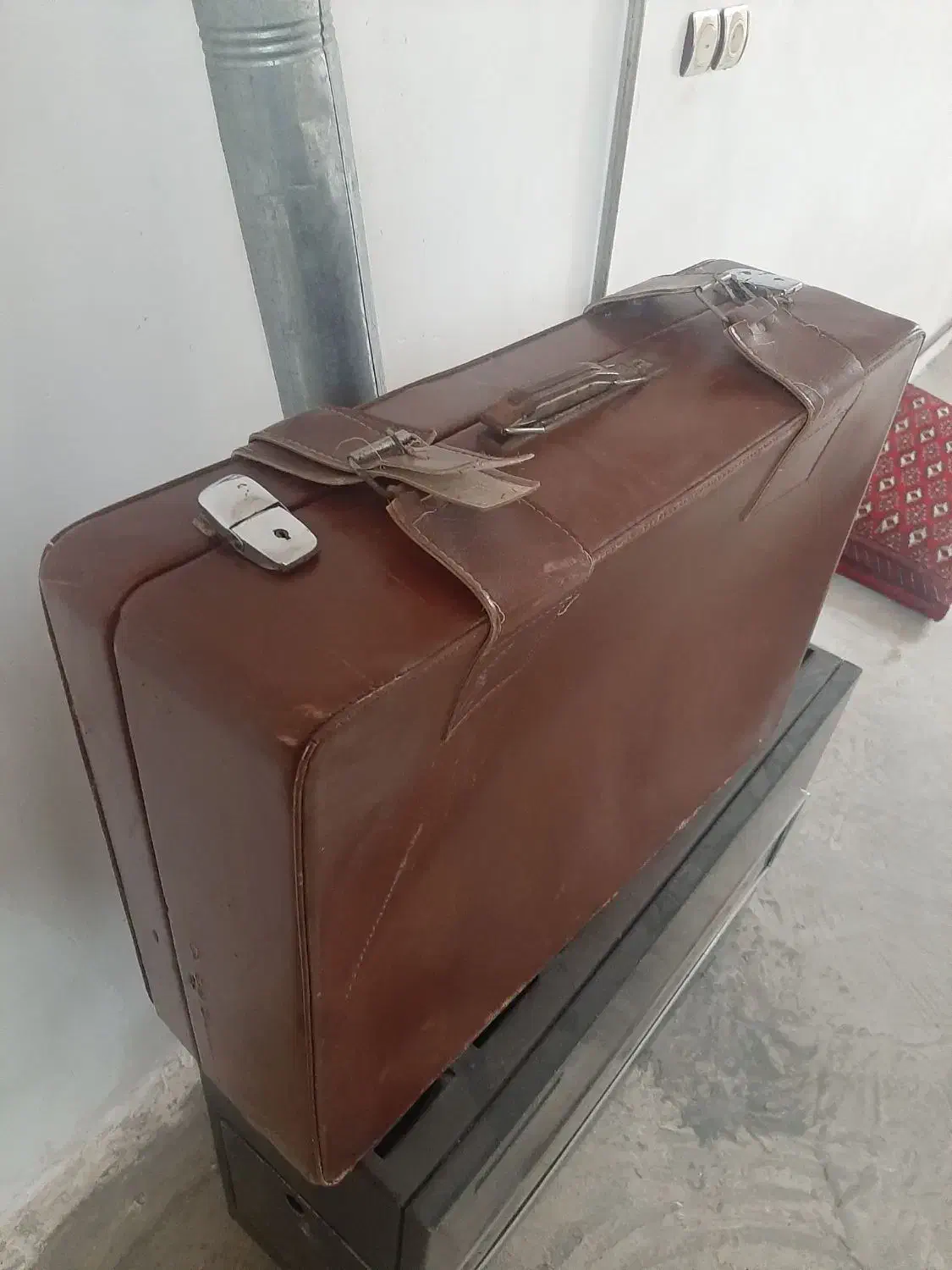چمدان قدیمی ویترینی|کیف، کفش، کمربند|اردبیل, |دیوار