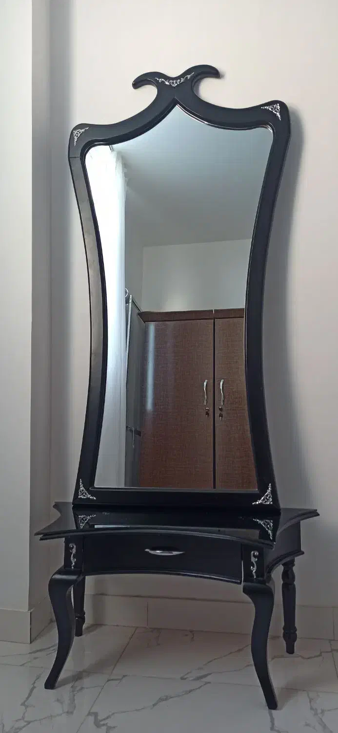 آینه قدی و میز|بوفه، ویترین، کنسول|آذرشهر, |دیوار