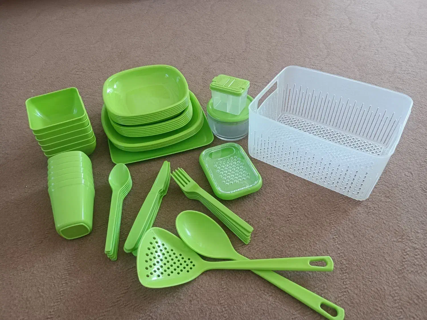 سرویس مسافرتی|ظروف نگهدارنده، پلاستیکی، یکبارمصرف|هرند, |دیوار