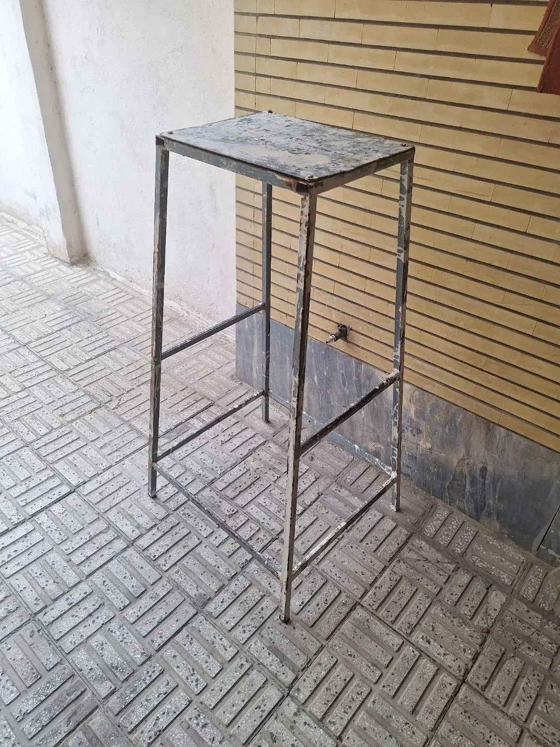 چهار پایه|ابزارآلات|اصفهان, فجر|دیوار