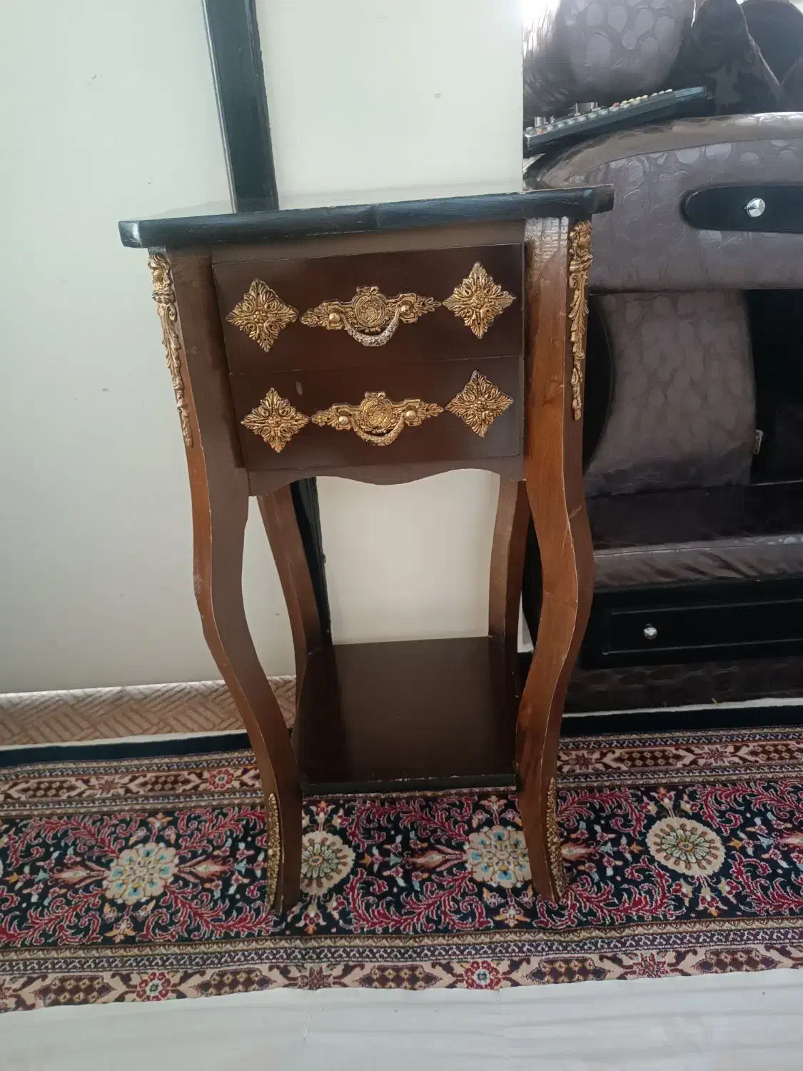 میز تلفن|میز تلفن|اصفهان, بهار آزادی|دیوار